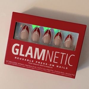 Glamnetic almond shaped press-on nails